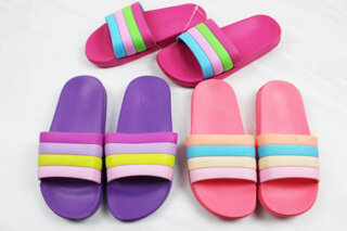 Шльопанці для дівчинки (30-33 розмір)